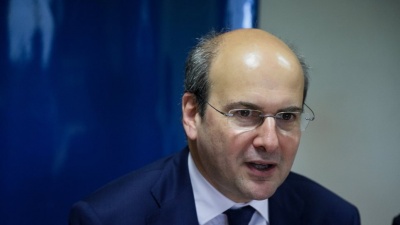 Χατζηδάκης: Έρχονται μειώσεις 30% έως 65% στα τιμολόγια ρεύματος της ΔΕΗ για τις πολύ υψηλές καταναλώσεις