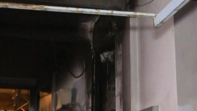 Θεσσαλονίκη: Εμπρηστική επίθεση με γκαζάκια σε είσοδο πολυκατοικίας τα ξημερώματα