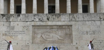 Λιτός ο φετινός εορτασμός της 25ης Μαρτίου – Κατάθεση στεφάνου στο μνημείο του Άγνωστου Στρατιώτη