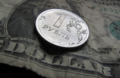 Κεντρική Τράπεζα Ρωσίας: Νέα χαλάρωση στα capital controls και επίσπευση στη μείωση των επιτοκίων για το ρούβλι στο 17%