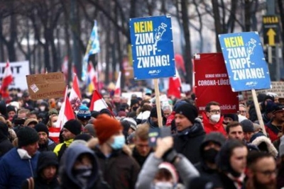 Αυστρία: Νέα διαμαρτυρία δεκάδων χιλιάδων διαδηλωτών στη Βιέννη κατά του υποχρεωτικού εμβολιασμού – Σφοδρή πολιτική αντιπαράθεση για τα μέτρα