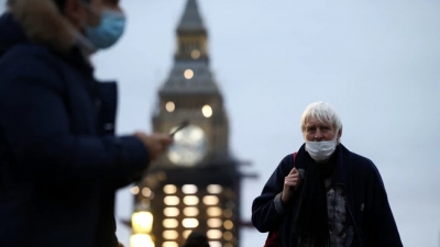 Βρετανία: Αντιεμβολιαστής συνωμοσιολόγος το πρώτο θύμα της Omicron - «Του είχαν κάνει πλύση εγκεφάλου στο διαδίκτυο»