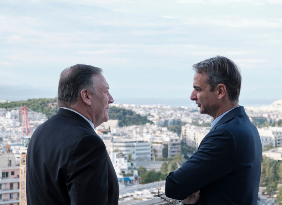 Πρωινό με το ζεύγος Μητσοτάκη και επίσκεψη στη Μητρόπολη Αθηνών του ζεύγους Pompeo