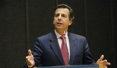 Ο Μιχάλης Λιάπης άνοιξε μαγαζί με γλυκά στο Καρπενήσι με την σύντροφο του από την Ρουμανία