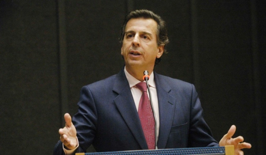 Ο Μιχάλης Λιάπης άνοιξε μαγαζί με γλυκά στο Καρπενήσι με την σύντροφο του από την Ρουμανία