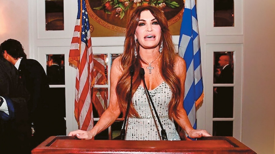 Δυναμική επανεμφάνιση - Η Kimberly Guilfoyle γέμισε την Πρεσβεία των ΗΠΑ  με πίνακες για τους Ήρωες του 1821