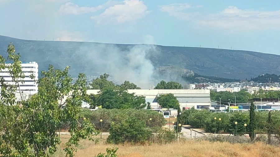 Φωτιά στο κέντρο της Αθήνας