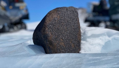 Ανακαλύφθηκε μετεωρίτης... 7,6 κιλών στην Ανταρκτική - Είναι ένας από τους μεγαλύτερους που έχουν εντοπιστεί ποτέ