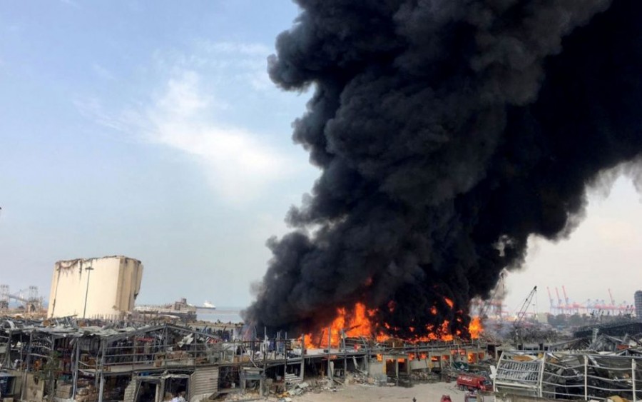 Ανθρωπιστική βοήθεια έκαψε η πυρκαγιά στη Βηρυτό - Δολιοφθορά καταγγέλλει ο πρόεδρος της χώρας