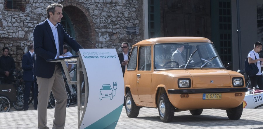 Μητσοτάκης για ηλεκτροκίνητα αυτοκίνητα: Η Ελλάδα ετοιμάζεται να μπει στην πρίζα του μέλλοντος