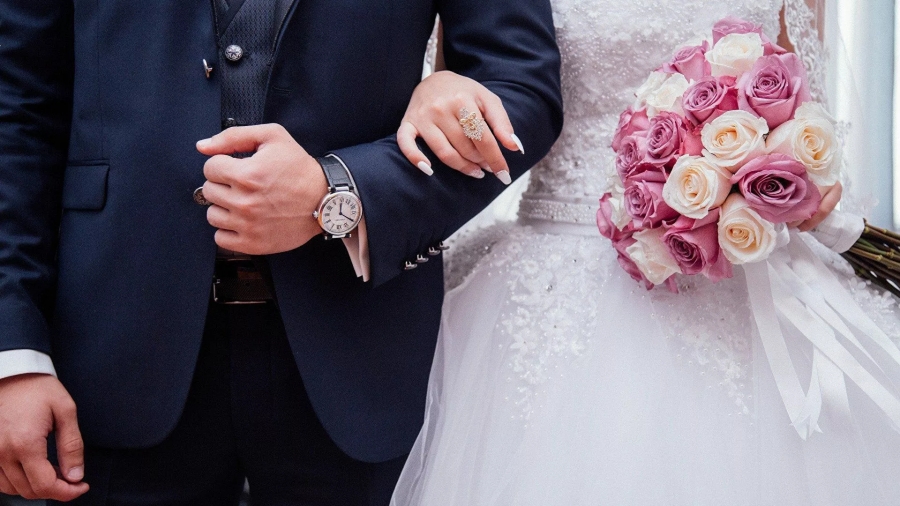 Φωτογράφος έσβησε όλο το υλικό του γάμου τους επειδή δεν τον άφησαν να… φάει