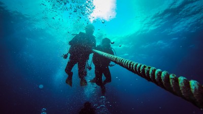 Μαγικές εικόνες από την «εξερεύνηση» του νεότερου ναυαγίου στην Κύπρο