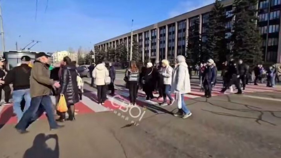 Χάος στη γενέτειρα του Zelensky - Οργισμένοι πολίτες διαμαρτύρονται για διακοπές ρεύματος και μπλοκάρουν δρόμους