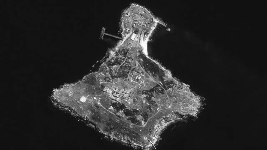 Κόλαση απ' άκρη σ' άκρη της Ουκρανίας - Τα ρωσικά Tupolev βομβάρδισαν με σφοδρότητα το Φιδονήσι (photos)