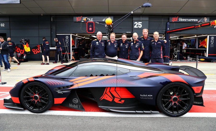 Δείτε την Aston Martin Valkyrie των 1.176 ίππων στην πίστα του Silverstone!