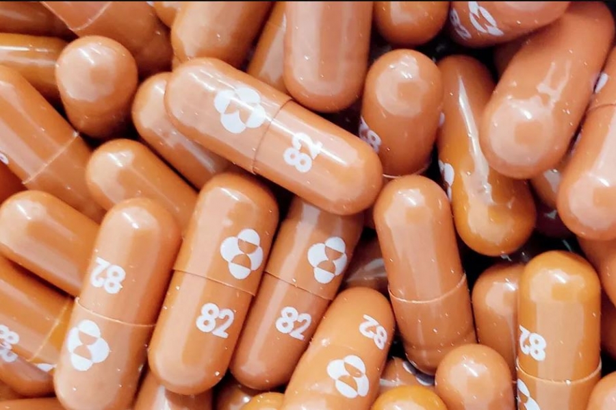 Νέα παγκόσμια πρωτιά της Μ. Βρετανίας κατά της covid – Ενέκρινε το αντιικό χάπι της Merck