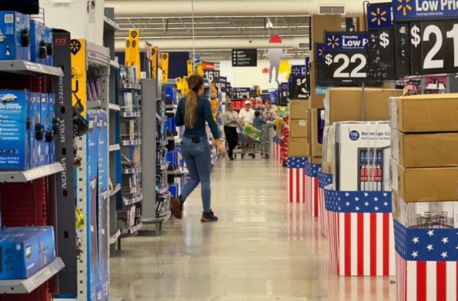 Πόλεμος Trump κατά Walmart: Απορροφήστε το κόστος των δασμών και μην αυξήσετε τις τιμές στα ράφια