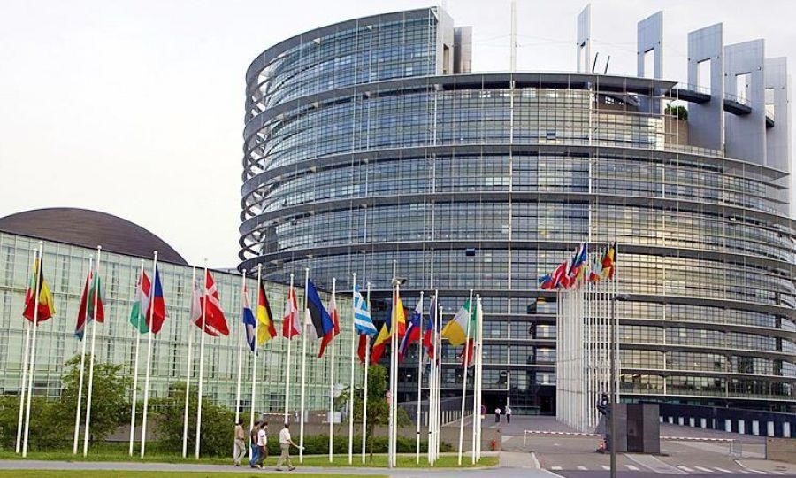 Σε αλλαγές στους κανονισμούς που θα διέπουν την Τεχνητή Νοημοσύνη συμφώνησε το Ευρωκοινοβούλιο