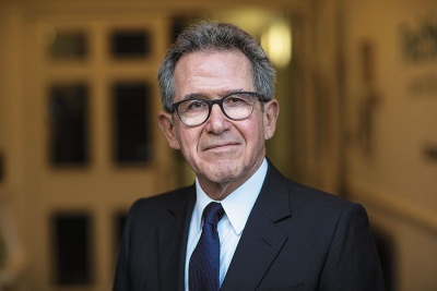 Browne (Πρώην BP): Οι τιμές του πετρελαίου θα παραμείνουν χαμηλές και ευμετάβλητες για αρκετό χρόνο