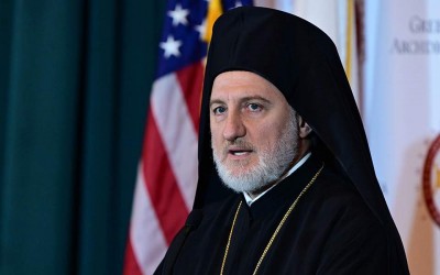 Ο Αρχιεπίσκοπος Αμερικής Ελπιδοφόρος αποχαιρέτισε τον  ομογενή Πολ Σαρμπάνη