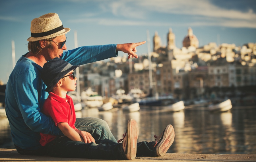 Τρομερή μείωση φόρων για τις οικογένειες με παιδιά στην… Μάλτα – Στην Ελλάδα σε τιμωρούν