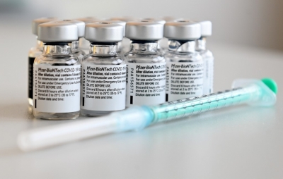 Τιμή 54,08 ευρώ ανά εμβόλιο ζητούσαν αρχικά από την ΕΕ οι BioNTech και Pfizer