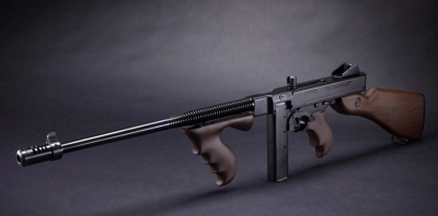 Ένας «διασκεδαστικός γκάνγκστερ», το «εικοσιδυάρι» Thompson 1927A3