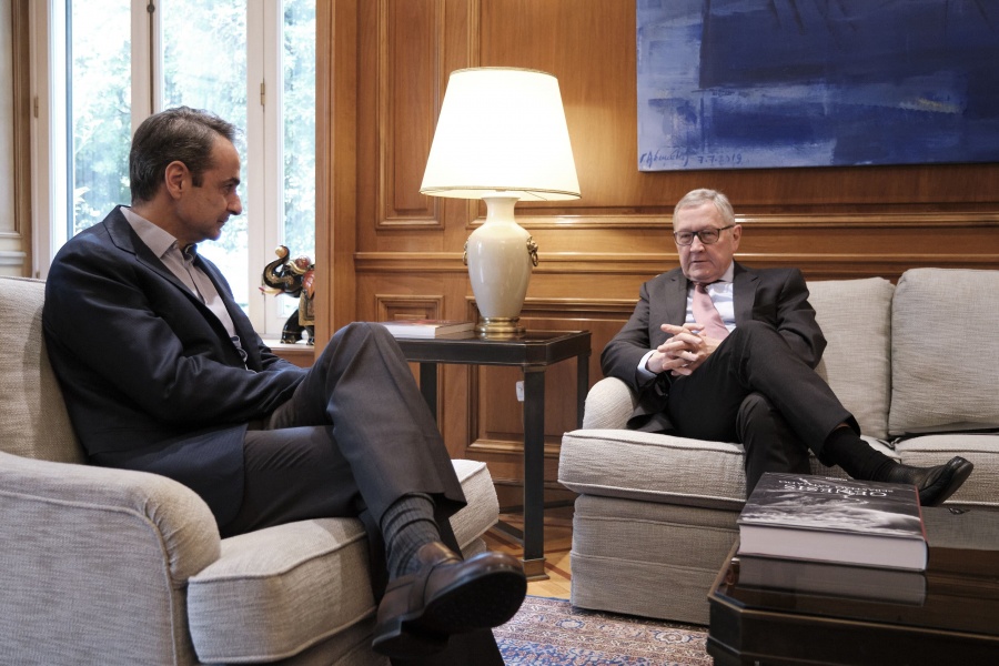 Πέμπτη αξιολόγηση και κορωνοϊός στη συνάντηση Μητσοτάκη – Regling  στο Μαξίμου