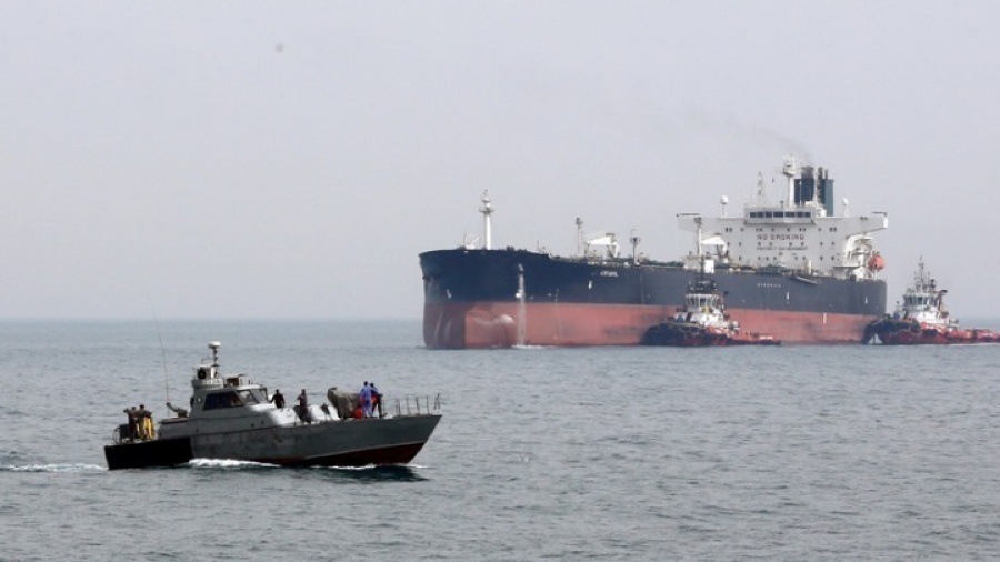 Οι Φρουροί της Επανάστασης συνέλαβαν ξένο δεξαμενόπλοιο που μετέφερε λαθραίο πετρέλαιο στο Στενό του Oρμούζ