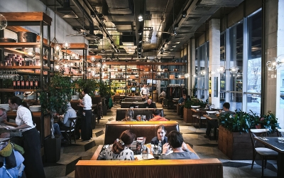 Ρωσία: Απαγορεύεται η είσοδος στις καφετέριες στους ανεμβολίαστους