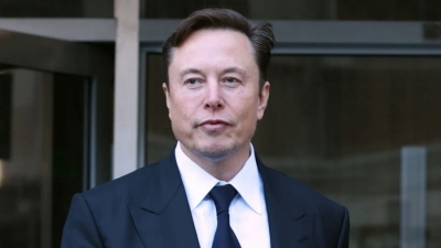 Σάλος στο Λονδίνο: Ο Elon Musk προκαλεί με εμπρηστικό λόγο σε διαδήλωση 150.000 ατόμων – Καταδίκη από την Downing Street