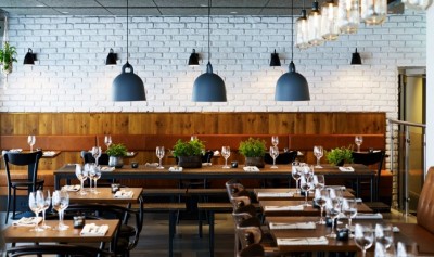 Σοβαρός κίνδυνος να χαθούν 180.000 θέσεις εργασίας στην εστίαση λόγω της ύφεσης