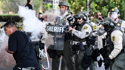 «Προστατεύουν τους Antifa» - Δικαστής στις ΗΠΑ αφαιρεί την προστασία από εγκαταστάσεις της ICE ενόψει διαδηλώσεων