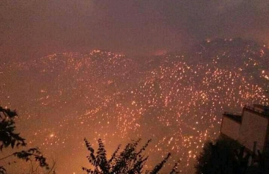 Αλγερία: Σχεδόν 90 οι νεκροί από τον πύρινο όλεθρο - Πυροσβέστες, στρατιώτες, εθελοντές επιχειρούν κατά των τελευταίων εστιών