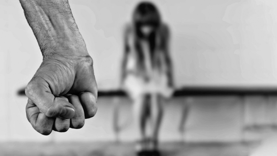 Σκόπελος: Ξυλοκόπησε την σύντροφο του επειδή δεν του είπε «καλημέρα»