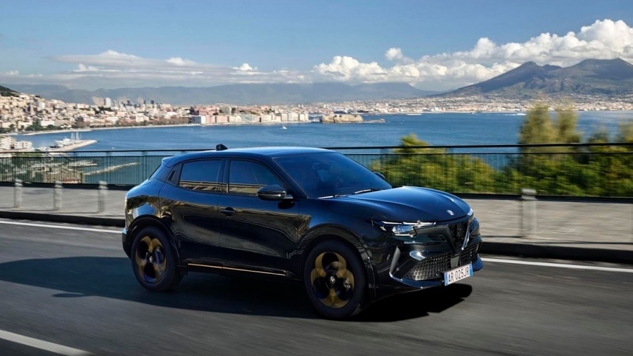 Διαθέσιμη στην Ελλάδα η Alfa Romeo Junior Intensa