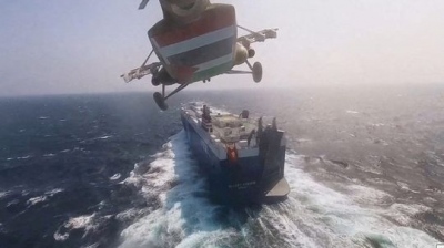 Θερμό επεισόδιο στην Νότια Ερυθρά Θάλασσα: Οι ΗΠΑ βύθισαν τρία σκάφη των Huthi για επίθεση σε φορτηγό πλοίο