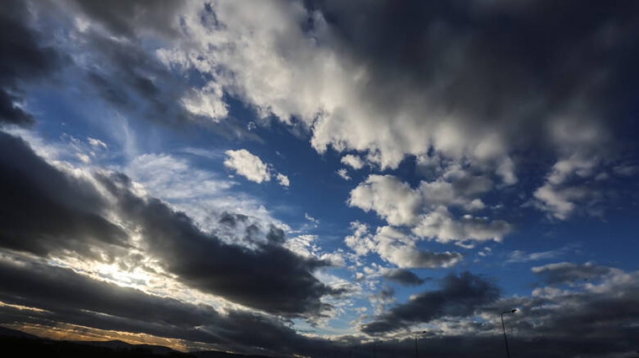 Τοπικές βροχές και υψηλές θερμοκρασίες αύριο 5/5