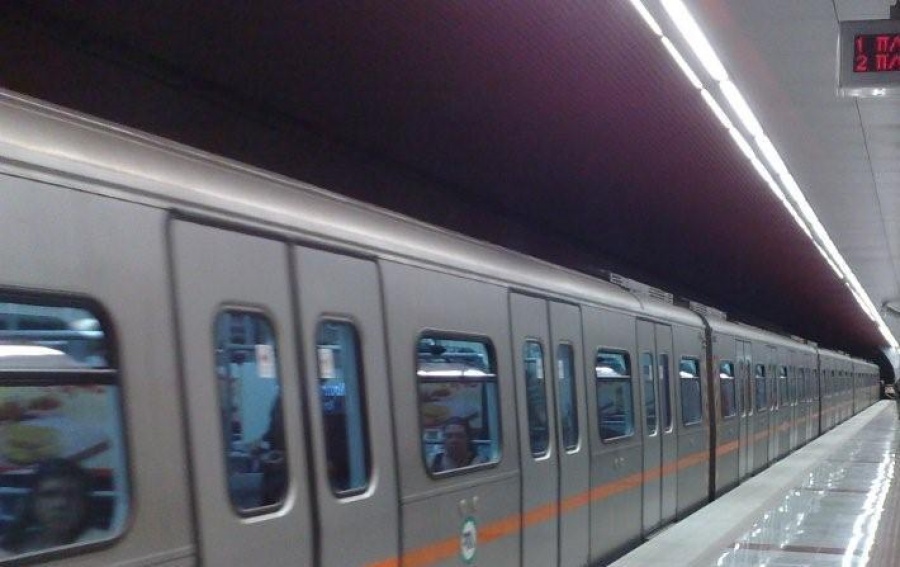 Ένας άνδρας έχασε τη ζωή του στις γραμμές του μετρό στο σταθμό της Ομόνοιας