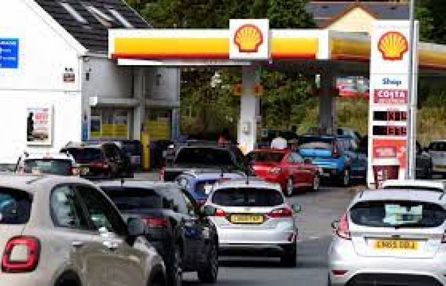 Βρετανία: Έκτακτο σχέδιο για τις ελλείψεις στα καύσιμα – «Στη μάχη» και οδηγοί του στρατού
