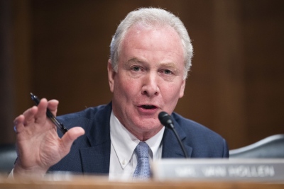 Chris Van Hollen (Δημοκρατικοί ΗΠΑ): Να σταματήσουμε τις αποστολές όπλων του Trump με κάθε κόστος…