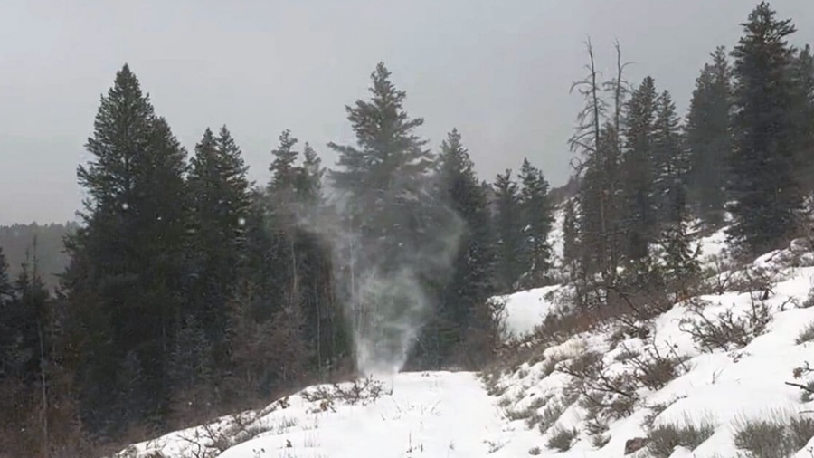 Ομορφιά και δέος - Στρόβιλος χιονιού δημιουργεί ένα απόκοσμο σκηνικό (vid)