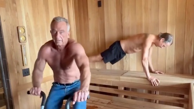 Robert F. Kennedy Jr. και Kid Rock κάνουν push-ups μαζί – Το νέο viral βίντεο γυμναστικής