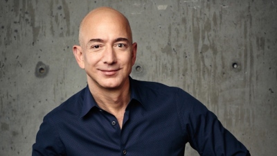 O Jeff Bezos επιστρέφει στη θέση του πλουσιότερου στον πλανήτη - Περιουσία 200 δισ. δολ.