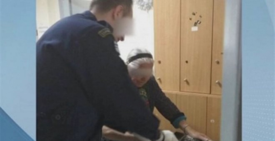 «Παγώνει» το πρόστιμο των 200 ευρώ στην ηλικιωμένη που πουλούσε πλεκτά σε λαϊκή