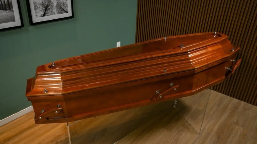 Διπλή ζωή ο συγχωρεμένος - Δύο γυναίκες πιάστηκαν στα χέρια… πάνω από το φέρετρο του αγαπητικού τους