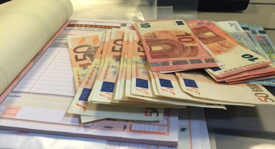 Ποια «μπλοκάκια» απαλλάσσονται από εισφορές - Κομβικός μισθός τα 1.200 ευρώ