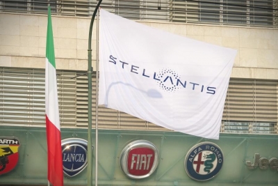 Σύμπραξη της Stellantis με την Amazon για τη συνδεσιμότητα των οχημάτων της
