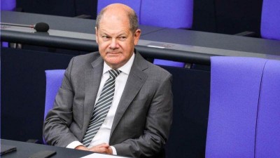 Scholz (Γερμανία): Καταδικάζουμε την εμφάνιση ναζιστικών σημαιών έξω από το Κοινοβούλιο