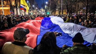 Σερβία: Χιλιάδες πολίτες διαδήλωσαν υπέρ της Ρωσίας - «Όχι στο ΝΑΤΟ, είμαστε αδέλφια»
